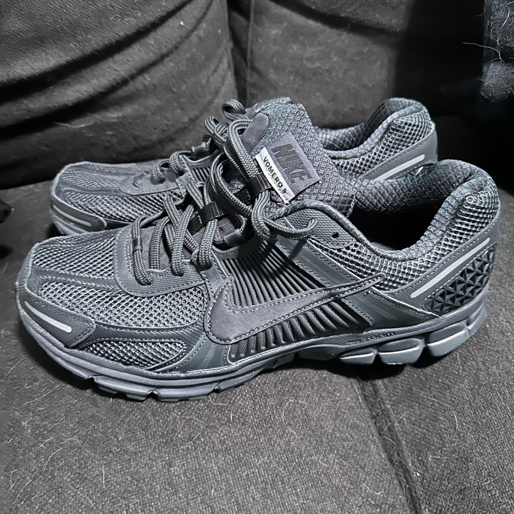 Nike Vomero 5 Size 10